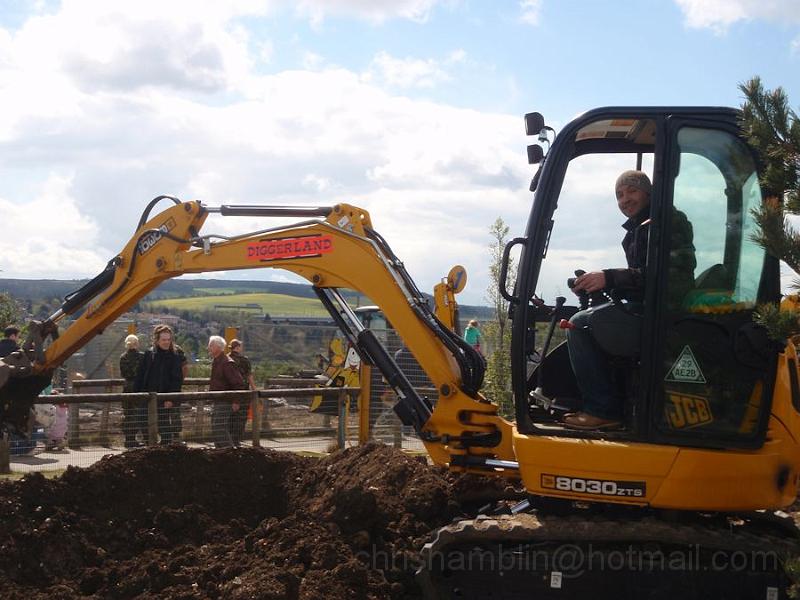 Ben_digging.jpg